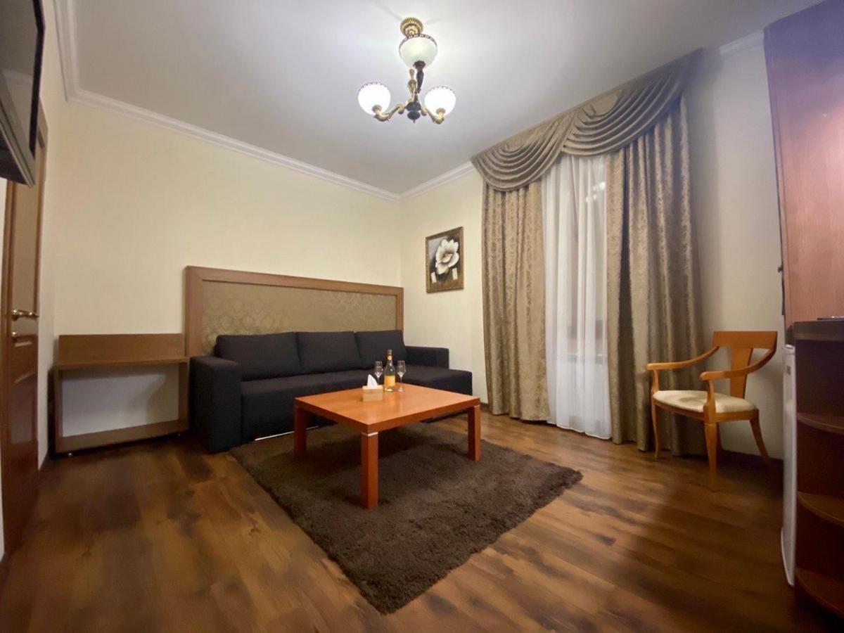 Boomerang Business Hotel Odessa Extérieur photo
